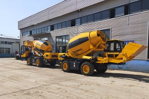 HMC350 self loading concrete mixer in Ecuador